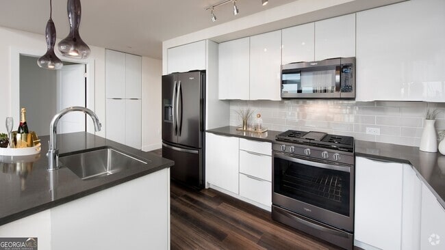 Building Photo - 1400 W Peachtree St NW Rental