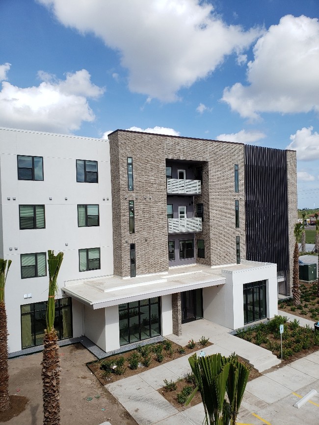 Huntington at Paseo de la Resaca Apartments Brownsville, Texas 3