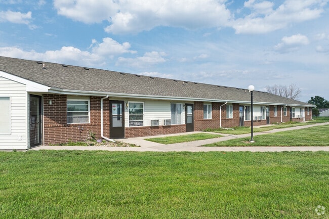 Building Photo - Praireview Manor Rental