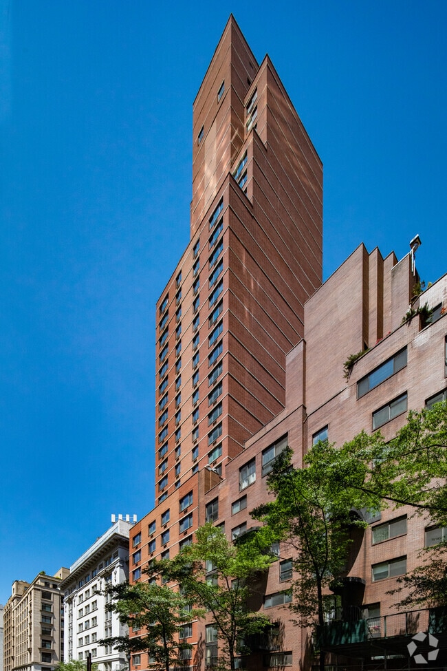 Building Photo - 1 E 35th St Rental
