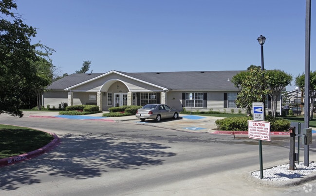 Building Photo - Villas of Hickory Estates Rental