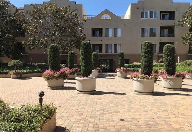 Building Photo - 8889 Caminito Plaza Centro Rental