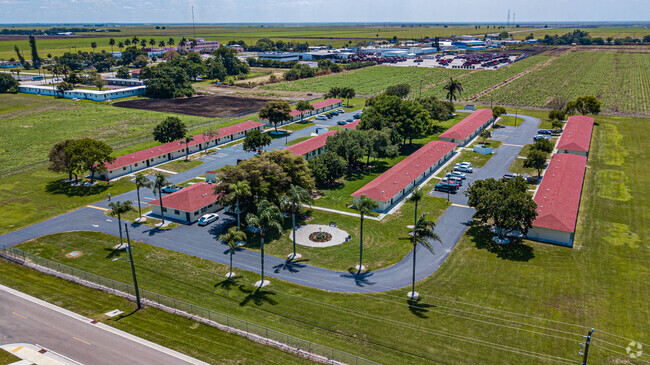 Building Photo - Glades Diamond 62+ Senior Living Rental