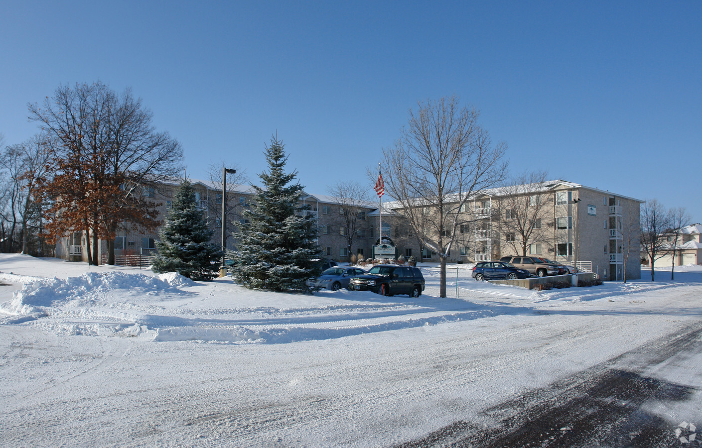 River Oaks of Anoka - River Oaks of Anoka Apartments