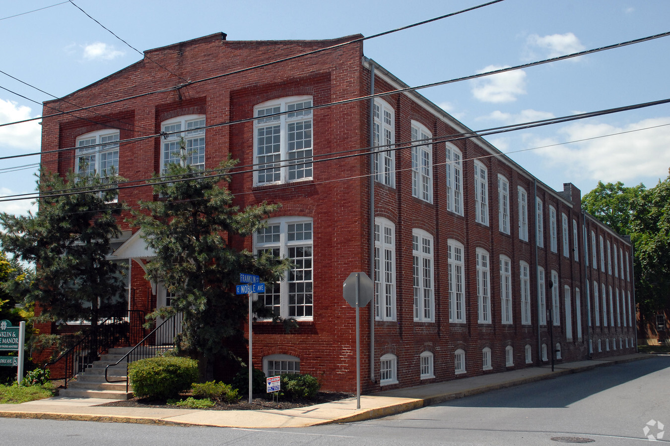 Franklin & Noble Manor - Franklin & Noble Manor Apartments