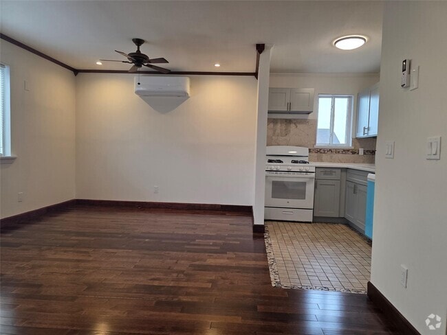 Building Photo - 125 White Plains Rd Rental