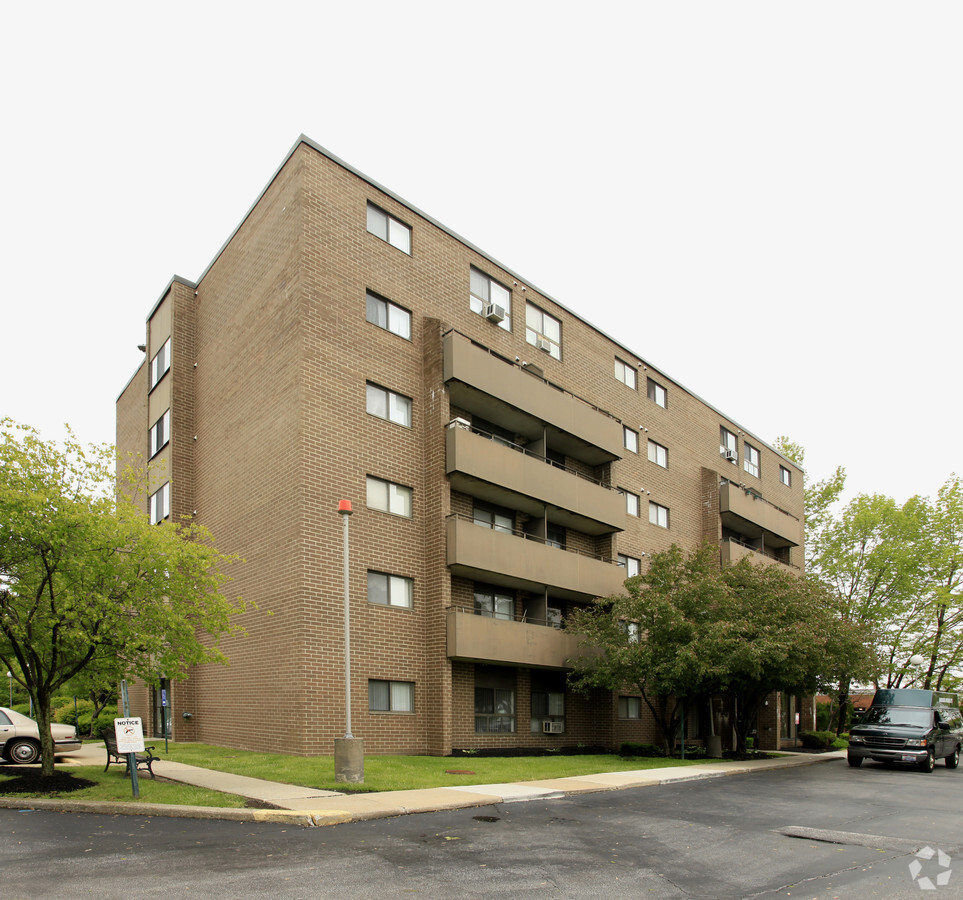 Warrensville Manor - Warrensville Manor Apartments