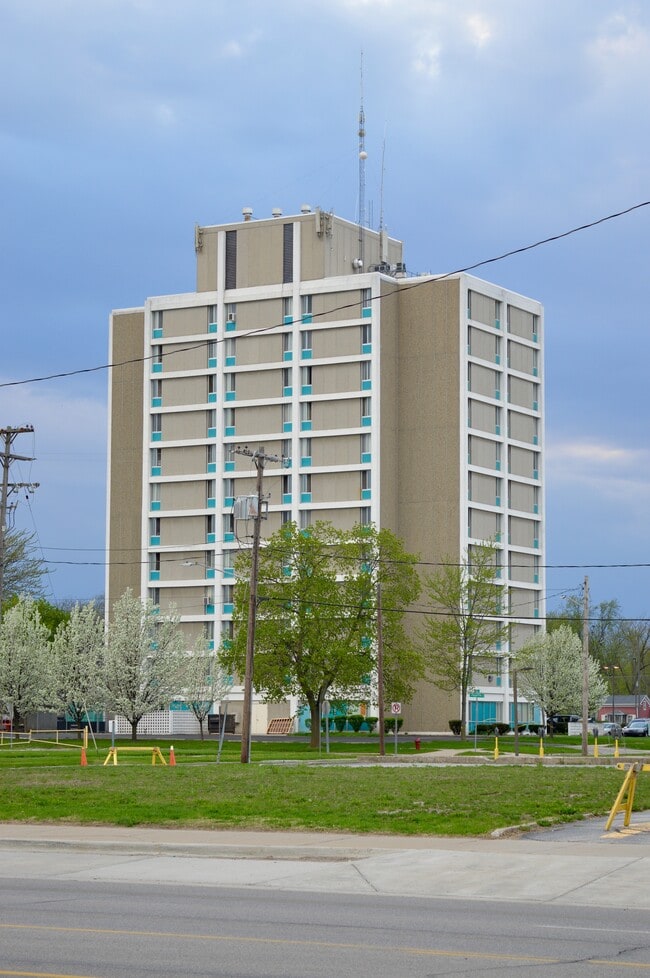 Building Photo - Rosien Towers Rental