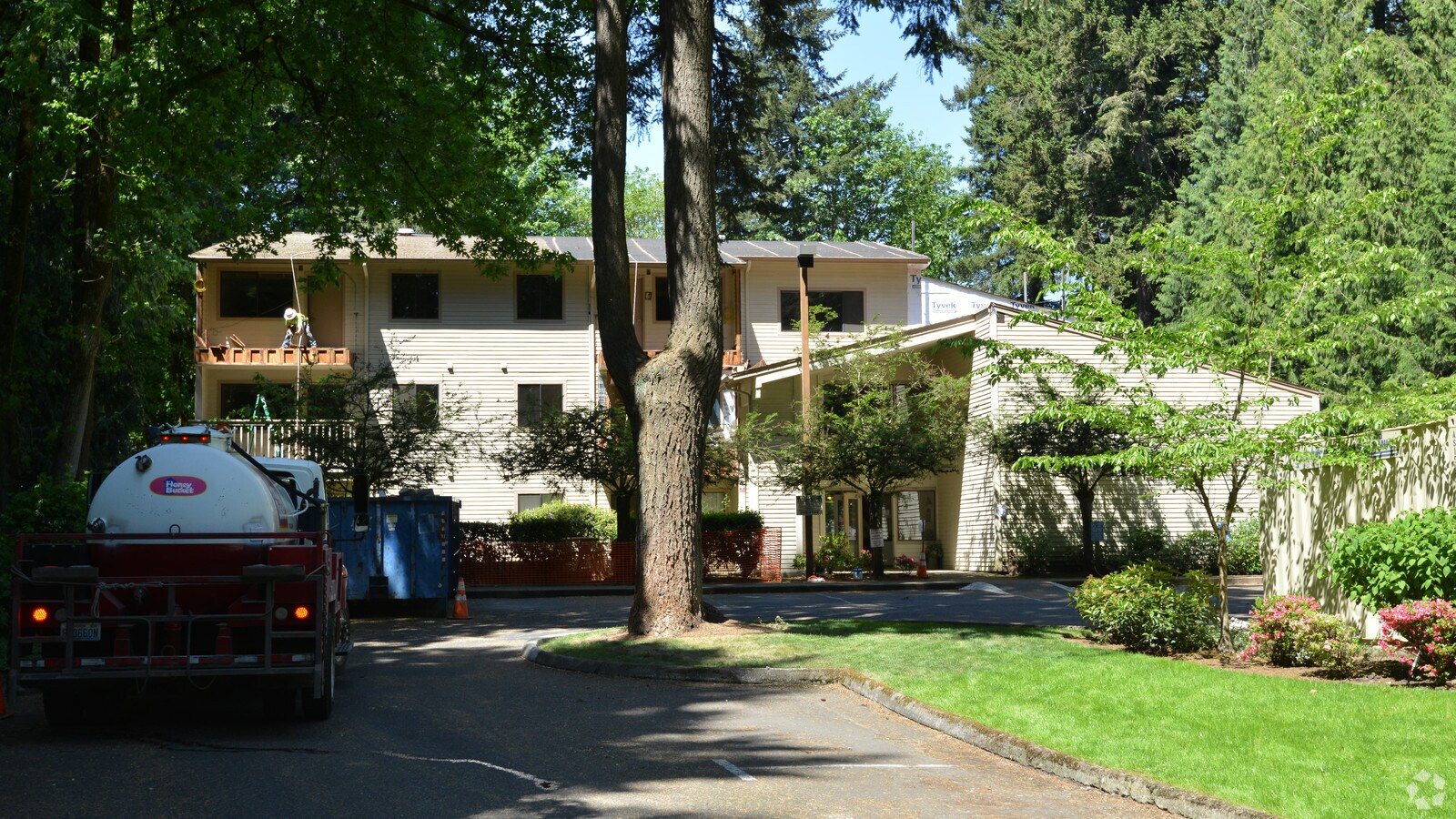 Hollyfield Village Apartments Lake Oswego, Oregon 0 unit available