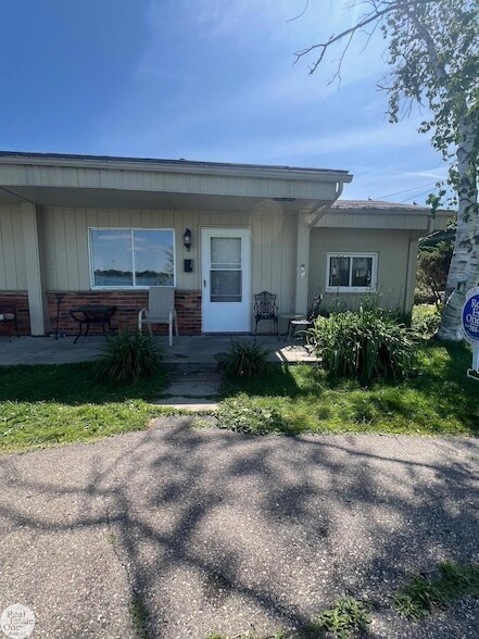 Photo - 9237 N River Rd Rental