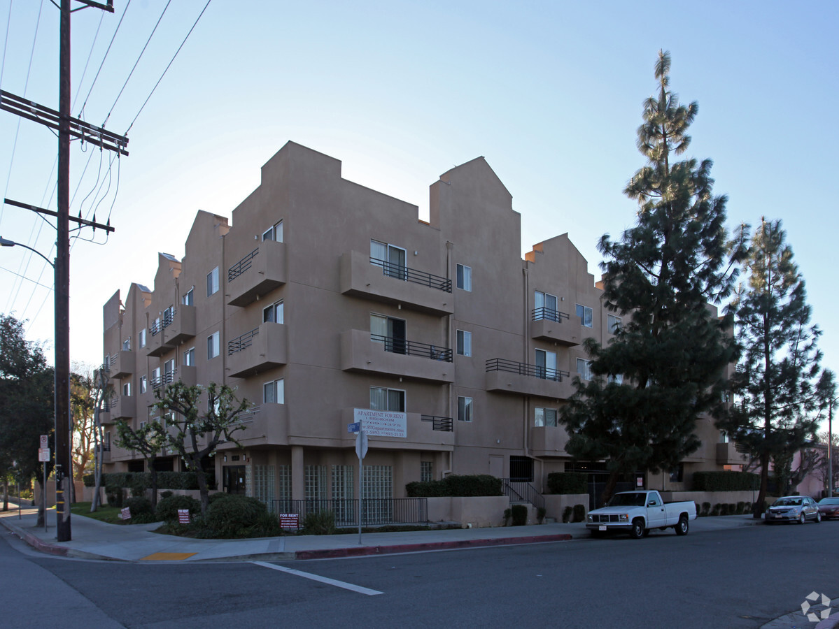 19350 Saticoy St. LLC - 19350 Saticoy St. LLC Apartments