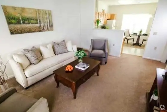 Living Room - Hillcrest Apartments